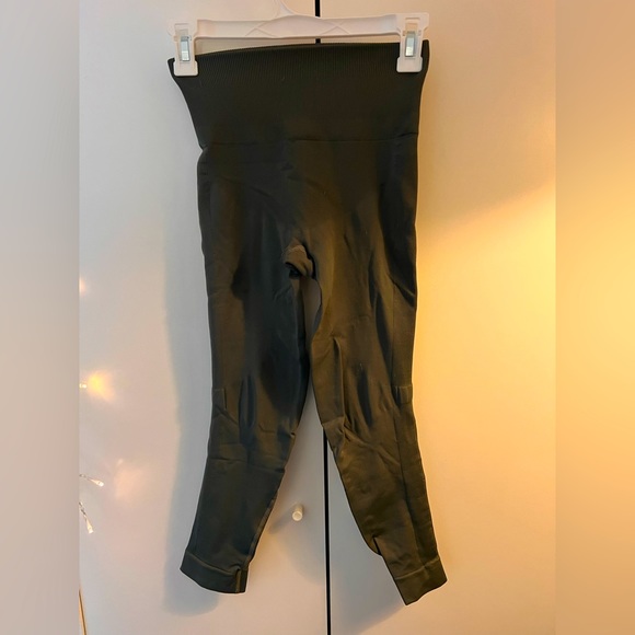 Set of 3! Lululemon Compression Leggings! 💚💙🖤 - Picture 2 of 7